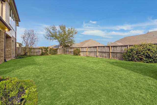 view of yard featuring a fenced backyard