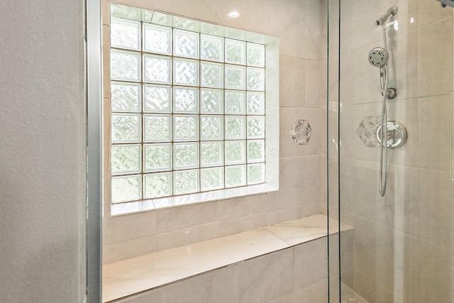 full bath featuring tiled shower