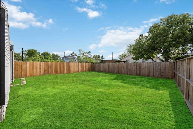 6810 Cohn St, Houston, TX 77091 - view of yard featuring a fenced backyard