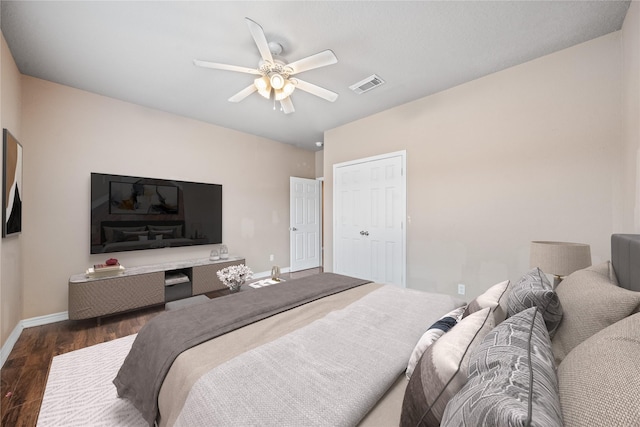 bedroom featuring baseboards, visible vents, wood finished floors, and a ceiling fan