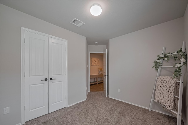 515 Green Clover Ln, Rosharon, TX 77583 - unfurnished bedroom with baseboards, visible vents, carpet floors, and a closet