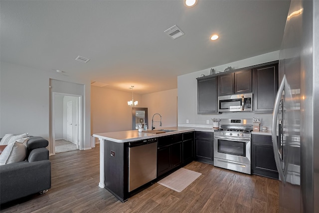 515 Green Clover Ln, Rosharon, TX 77583 - kitchen with a sink, open floor plan, stainless steel appliances, a peninsula, and visible vents