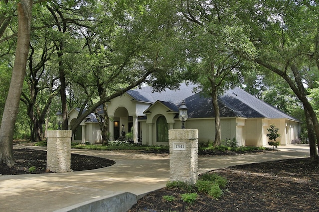 17511 Seidel Rd, Tomball, TX 77377 - view of front of property featuring curved driveway and stucco siding