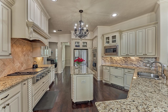 21411 Fairhaven Creek Dr, Cypress, TX 77433 - kitchen with appliances with stainless steel finishes, a sink, a chandelier, recessed lighting, and cream cabinetry