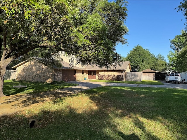 9948 Twin Shores Dr, Willis, TX 77318 - ranch-style house featuring fence and a front yard