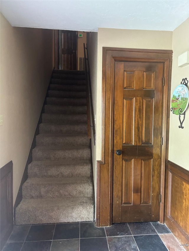 9948 Twin Shores Dr, Willis, TX 77318 - view of stairs
