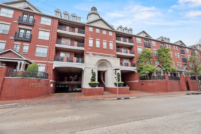 2400 Mccue Rd Unit 206, Houston, TX 77056 - view of apartment building / complex