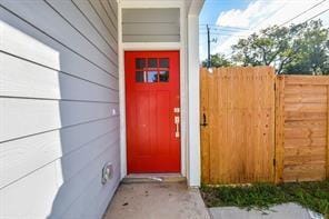 8926 Easthaven Blvd, Houston, TX 77075 - property entrance with fence
