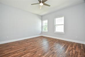 8926 Easthaven Blvd, Houston, TX 77075 - unfurnished room featuring wood finished floors, baseboards, and a ceiling fan