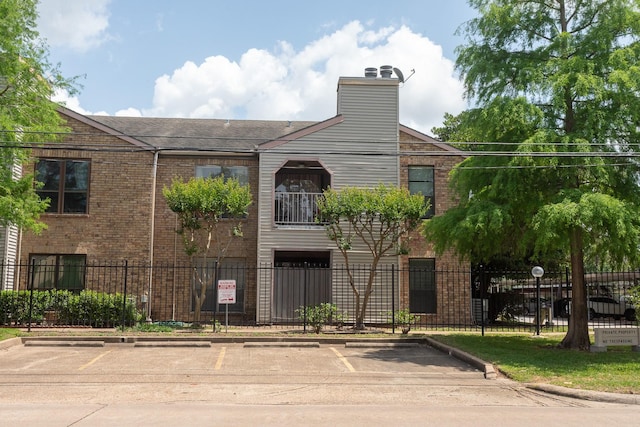 2025 Augusta Dr Unit 208, Houston, TX 77057 - view of property with uncovered parking and a fenced front yard