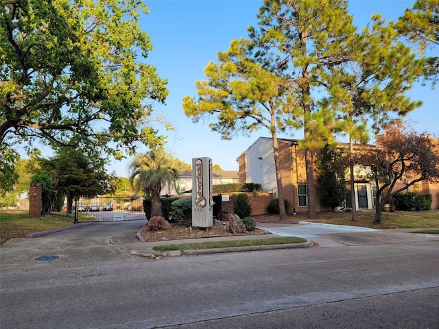 view of front of property featuring a gate and fence