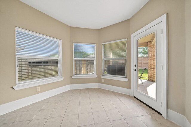 514 Whitney Oaks Ln, Stafford, TX 77477 - entryway with light tile patterned floors, a wealth of natural light, and baseboards