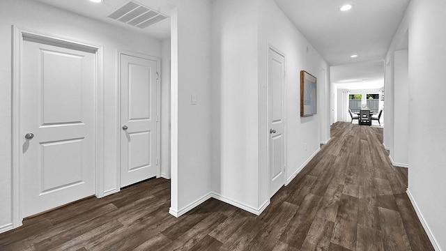 2707 Misty Elm Ln, Rosenberg, TX 77469 - hallway featuring dark wood-style flooring, baseboards, and recessed lighting