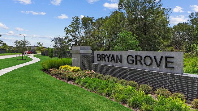 2707 Misty Elm Ln, Rosenberg, TX 77469 - community sign with a lawn