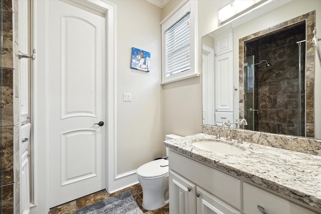 3822 Drummond St, Houston, TX 77025 - bathroom with a tile shower, vanity, toilet, ornamental molding, and baseboards