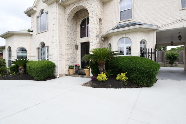 entrance to property with fence