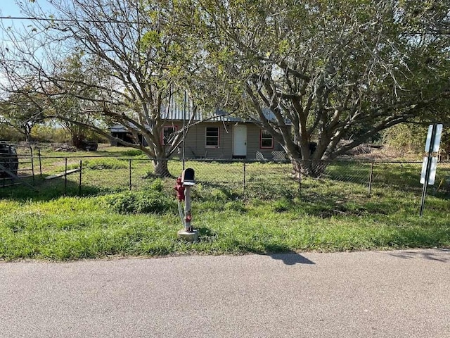 ranch-style home with fence private yard