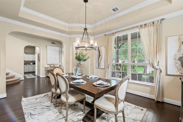 dining space with visible vents, an inviting chandelier, baseboards, dark wood-style floors, and arched walkways