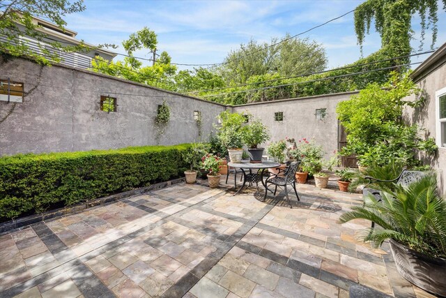 view of patio with outdoor dining space