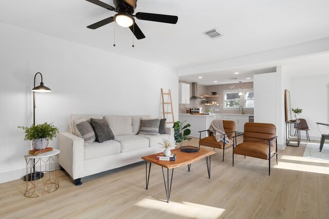 living area featuring recessed lighting, light wood-style floors, visible vents, and a ceiling fan