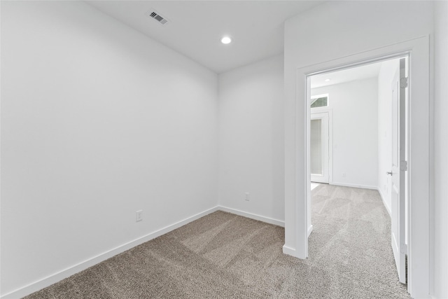 carpeted spare room with baseboards, visible vents, and recessed lighting