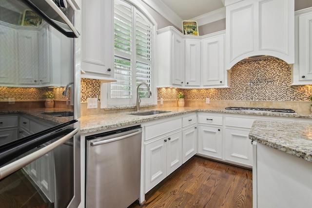 kitchen with dark wood finished floors, appliances with stainless steel finishes, and white cabinetry