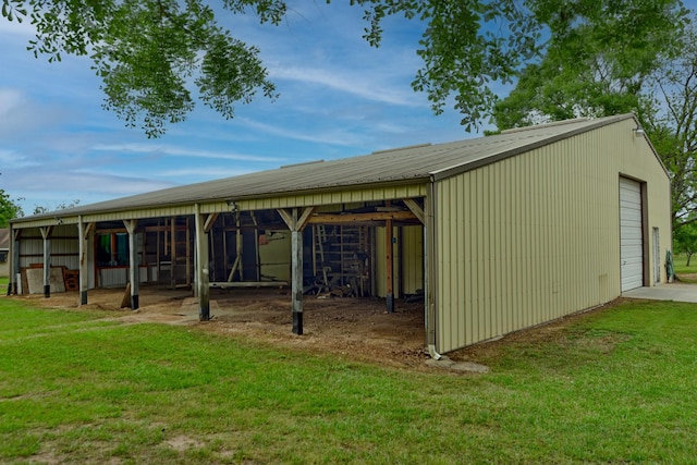 exterior space with a yard