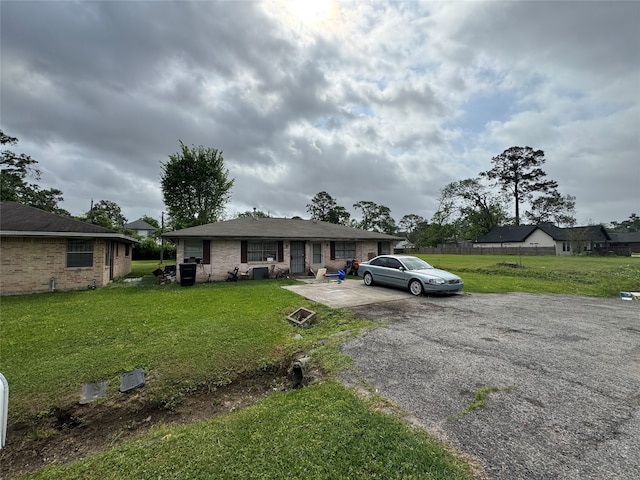 2602 Dalview St, Houston, TX 77091 - bungalow-style home featuring driveway