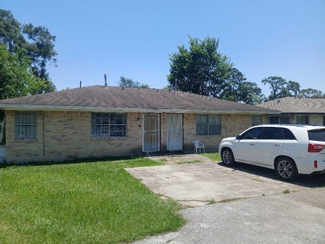 2602 Dalview St, Houston, TX 77091 - view of front of home with a front yard