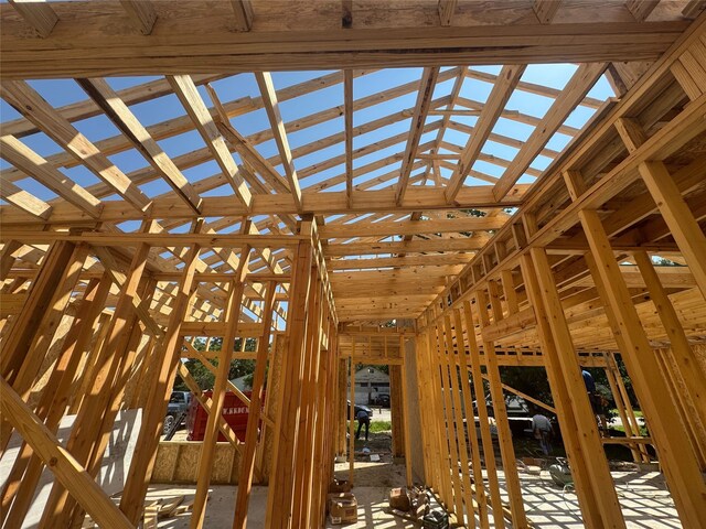 708 S Carroll St, La Porte, TX 77571 - miscellaneous room featuring vaulted ceiling