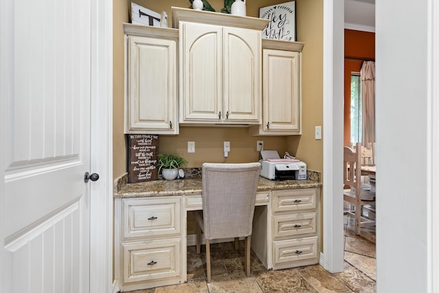 101 Sir Cameron, Lumberton, TX 77657 - home office featuring built in desk