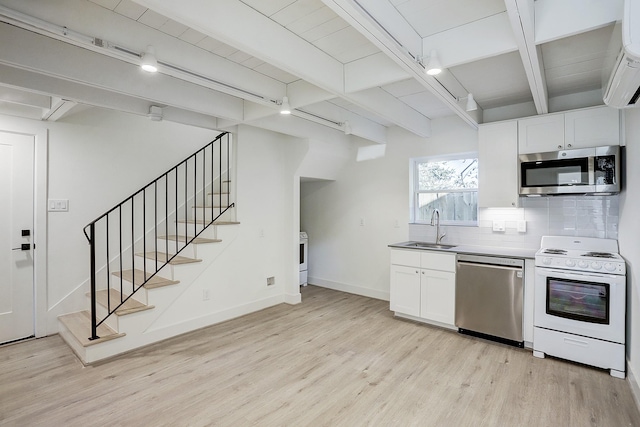 kitchen featuring stainless steel appliances, a sink, light wood-type flooring, backsplash, and beamed ceiling