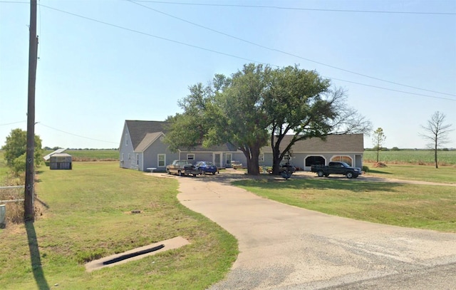 view of front of property with driveway and a front yard