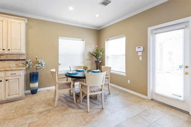 3902 Lakeridge Canyon Dr, Sugar Land, TX 77498 - dining area with ornamental molding, baseboards, and recessed lighting