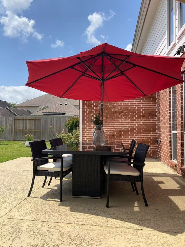 3902 Lakeridge Canyon Dr, Sugar Land, TX 77498 - view of patio / terrace with outdoor dining area and fence