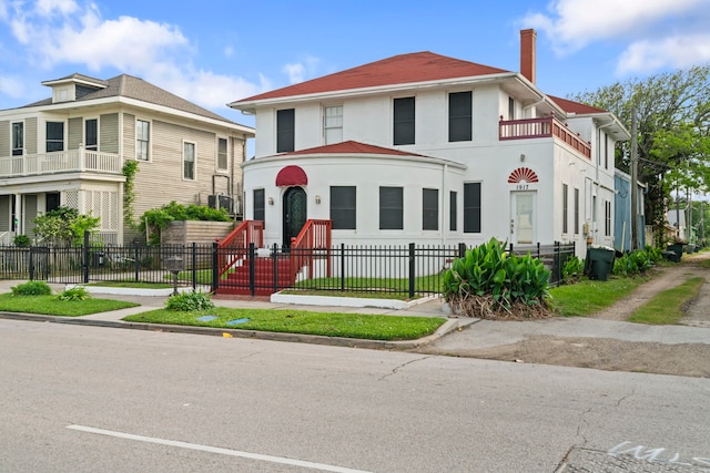 1919 Rosenberg St, Galveston, TX 77550 - american foursquare style home with stucco siding and a fenced front yard