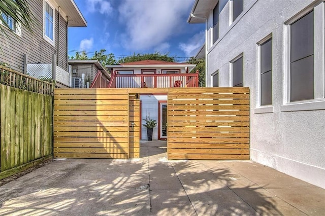 1919 Rosenberg St, Galveston, TX 77550 - view of gate