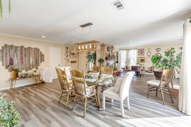 dining area with recessed lighting, light wood-type flooring, visible vents, and ornamental molding