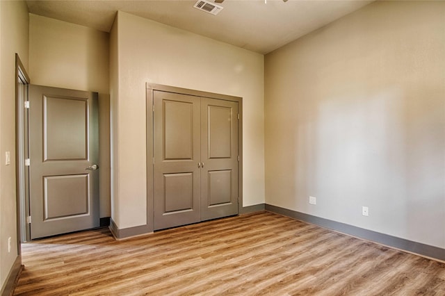 250 Bucek Ln, Schulenburg, TX 78956 - unfurnished bedroom featuring a closet, visible vents, light wood-style flooring, and baseboards