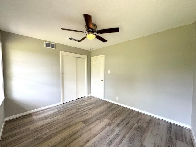 7905 Turquoise Ln, Houston, TX 77055 - unfurnished bedroom featuring wood finished floors, a closet, baseboards, and a ceiling fan