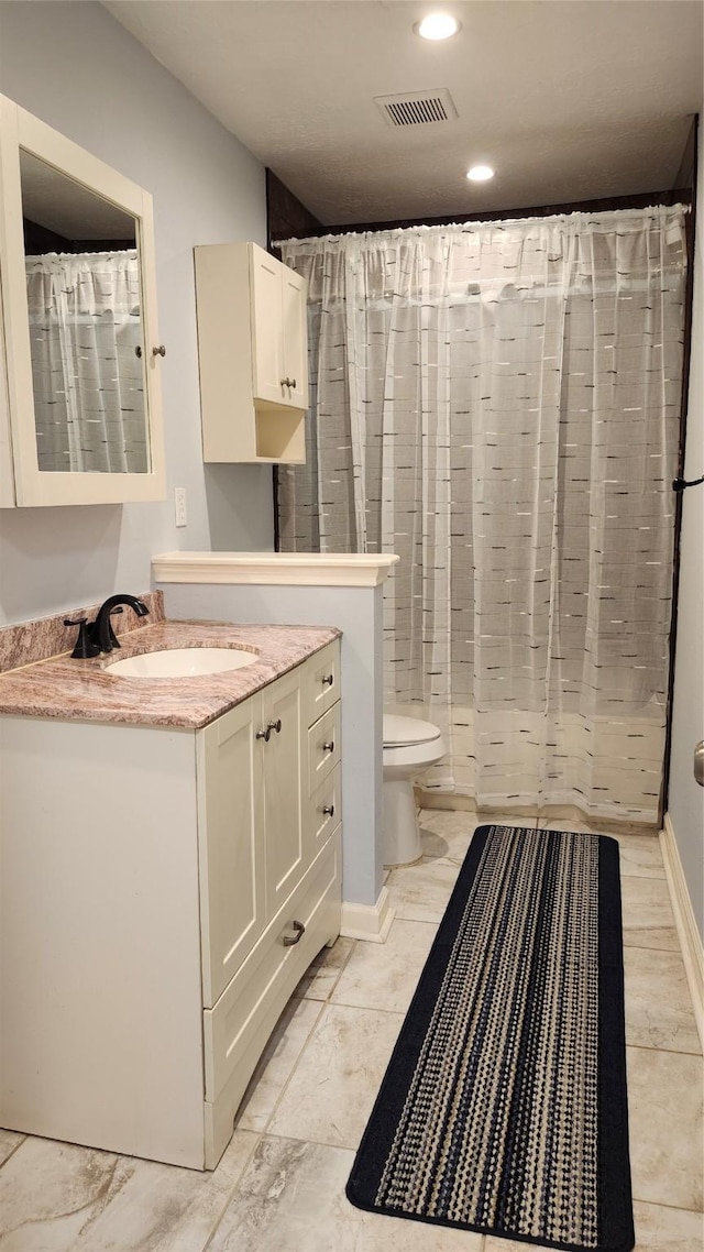 bathroom with a shower with curtain, recessed lighting, vanity, toilet, and visible vents