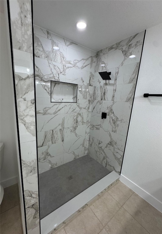 4414 Orange St, Houston, TX 77020 - bathroom with toilet, baseboards, recessed lighting, and tiled shower