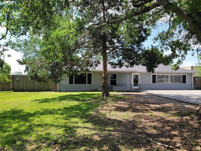 single story home with brick siding, a front lawn, and fence