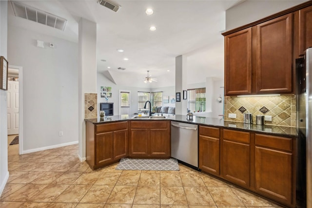 kitchen featuring visible vents, a ceiling fan, stainless steel appliances, and a sink