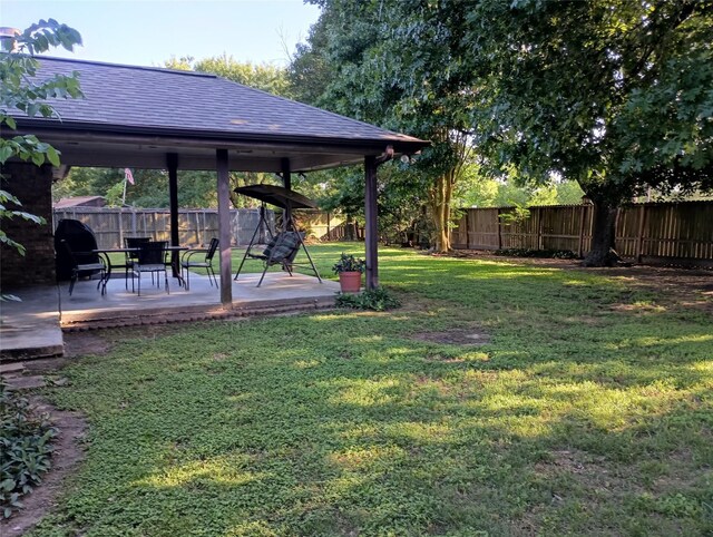 view of yard featuring a patio area