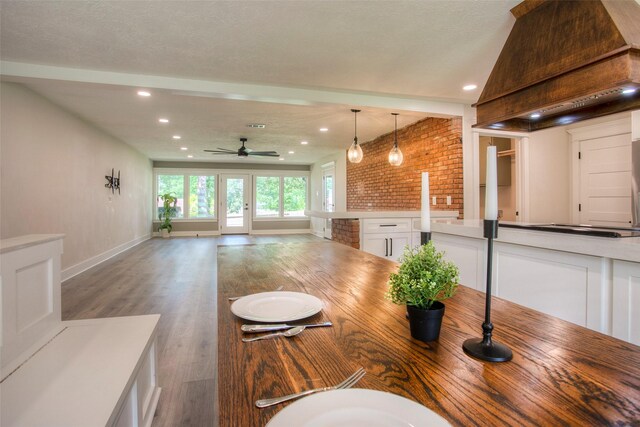 dining area with baseboards, a ceiling fan, wood finished floors, and recessed lighting