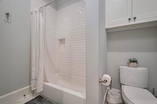 full bathroom with baseboards, toilet, and shower / bath combo