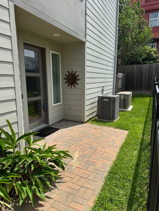 312 Eado Park Cir, Houston, TX 77020 - view of patio / terrace featuring cooling unit