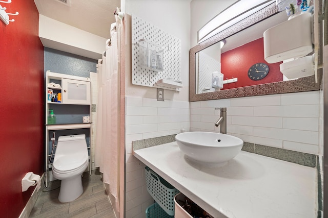 8931 Gaylord St Unit 161, Houston, TX 77024 - full bath featuring tile walls, wood finished floors, vanity, and toilet