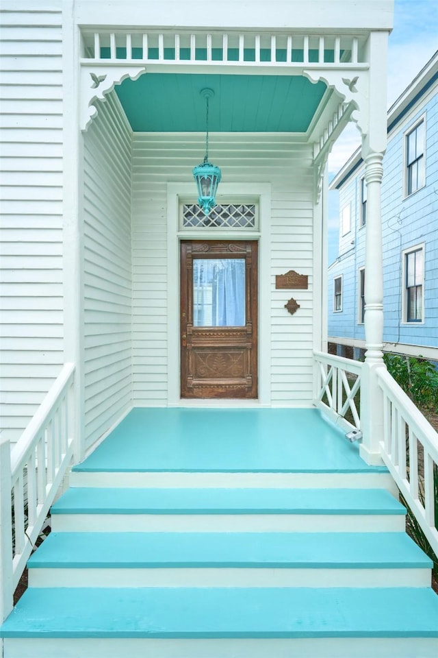 doorway to property featuring a porch